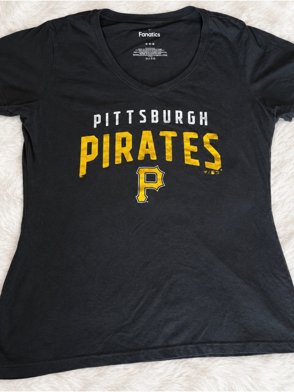 Pittsburgh Pirates Women’s Medium Black V-Neck Fanatics T-Shirt MLB